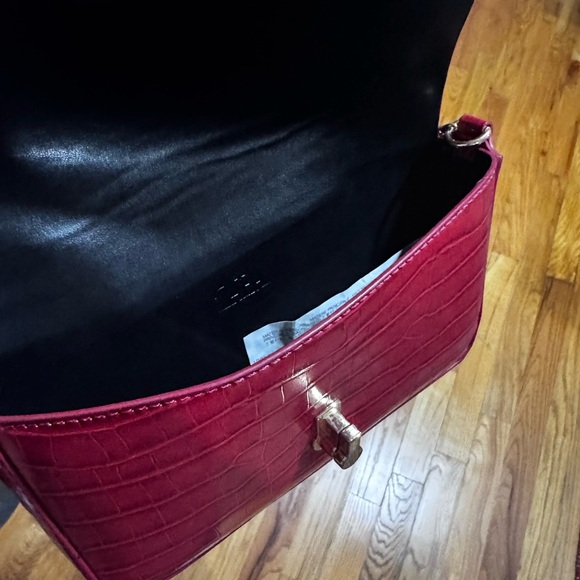 Zara Red purse with gold chain - Picture 4 of 5